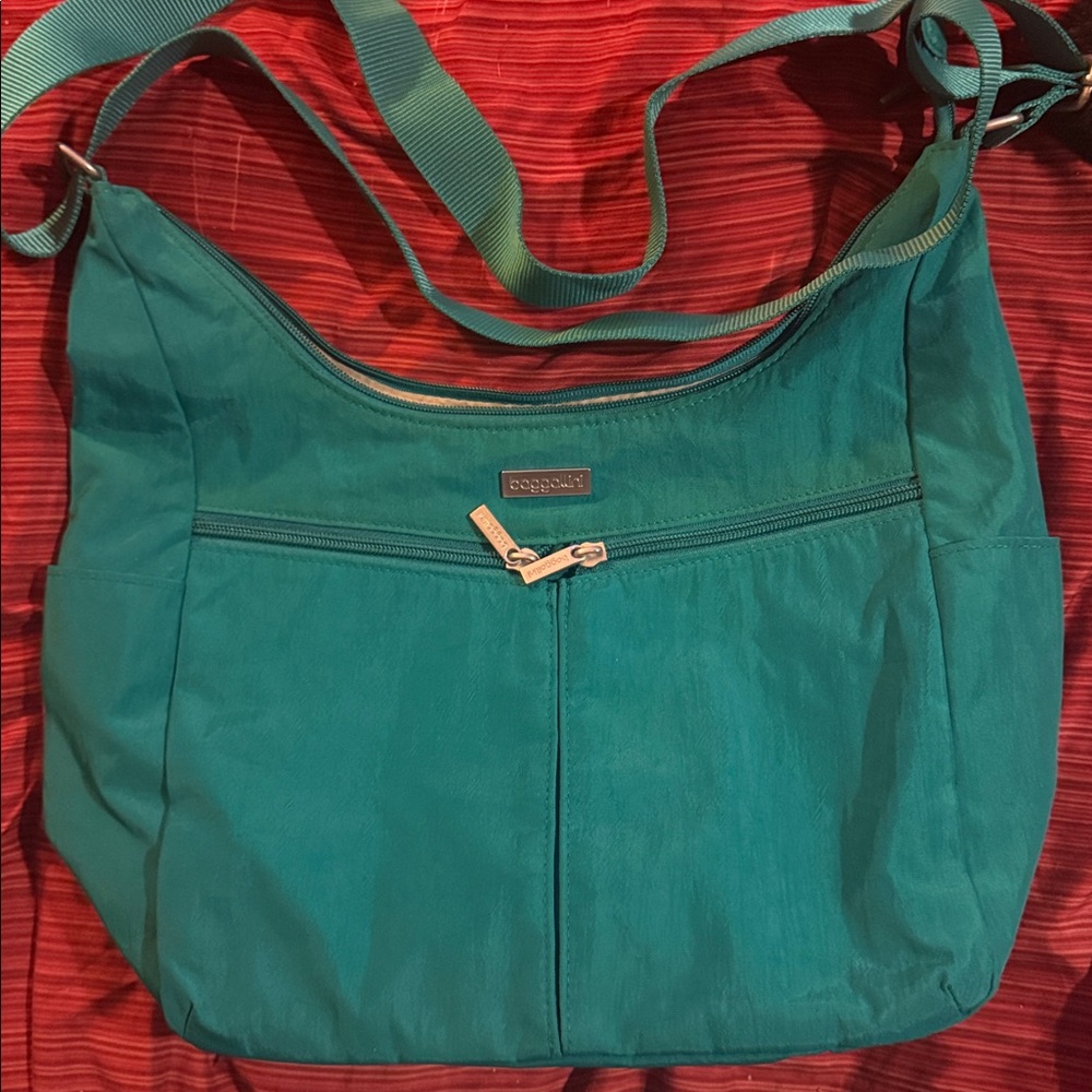 Baggallini Women's Turquoise Green Crossbody Bag Adjustable Strap Zip Closure